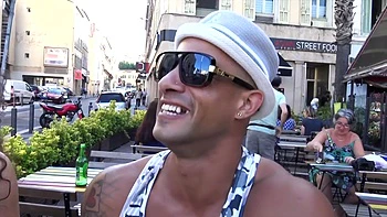 Emma has to deal with her patients - Jacquie et Michel TV