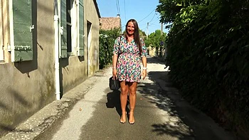 Cataleya, 29 years old, at ease in all circumstances! - Jacquie et Michel TV