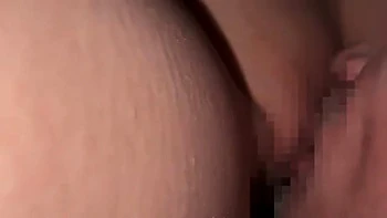 ミニスカワンピースの綺麗なお姉さんがパイパン舐められ静かに感じる