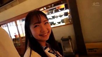 キュートな笑顔のミニ系巨乳美女がイチャイチャキスからフェラしてバックピストン