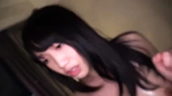 Hカップの清楚な巨乳美女が手マンでオマンコから白濁愛液と潮のお漏らし