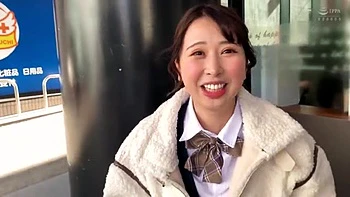 制服美女がむしゃぶりつく貪欲フェラして乳首舐め手コキで淫らな奉仕