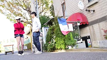 キュートな笑顔の黒髪清純派美女がキスとフェラのラブラブエッチ