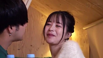 アイドルフェイス美女が手マンされて甘えた喘ぎ声でパイパンオマンコ濡れる