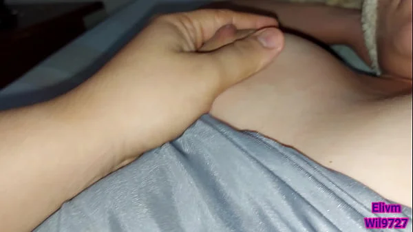 Mi HERMANASTRA me deja tocar su COÑO y sus tetas, esta deliciosa