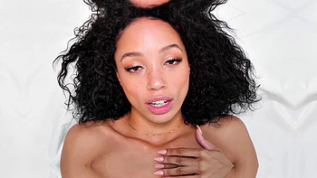 ADULT TIME - Aidra Fox Seduces Bestie Kenna James For ROMANTIC LESBIAN FUN! GERMAN SUBTITLES