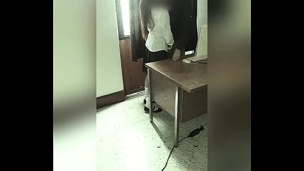 CÁMARA Graba a MAESTRO Y ALUMNA en la Oficina del Colegio! Colegiala Mexicana se DEJA FOLLAR por el PROFE por una MEJOR CALIFICACIÓN! Video Amateur Real! (Segunda Parte)