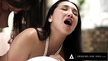 Maids Have Lesbian Strap-on Dp With Employer To Be Best