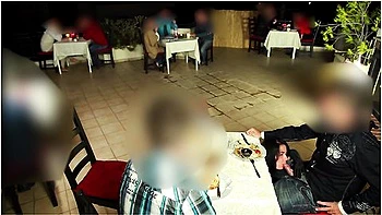 Public Extreme! 3-er In The Restaurant! Alexandra Wett