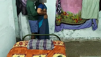 Desi Bhabhi Hot Talk Turns Into Sex - Indian Aunty Creampie Fucking