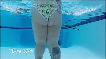 Huge Ass & Legs Slut In Bikini