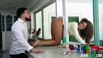 Gets Stuck In The Window And Fucked With Willow Ryder