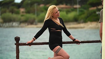 Vampires crack at the babysitter - Jacquie et Michel TV