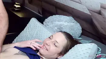 ANAL UND CREAMPIE GANGBANG FÜR DEUTSCHE STUDENTIN XENIA