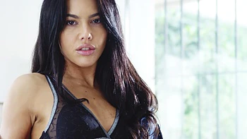 Apolonia Lapiedra and her boyfriend Tommy Cabrio enjoy a nice doggy style sex