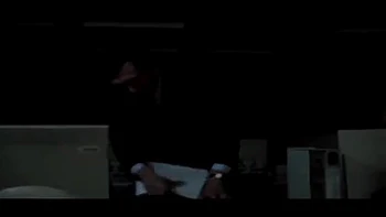 00565,A beautiful woman who feels