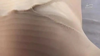 06974,Beautiful woman's lewd appearance