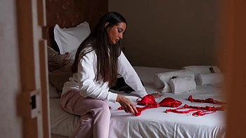 Miss Alice Wild, 25-year-old luminous beauty! - Jacquie et Michel TV