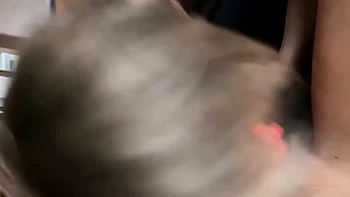 une fellation suivie d une sodomie devant la télé