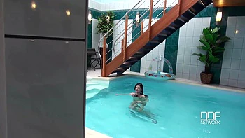 Lascivious Looks - A Cock Sucking Hottie At The Swimming Pool