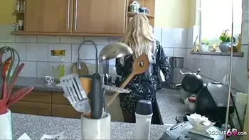 Reife Deutsche Mutter treibt es mit Jungspund von Nebenan - German Mature