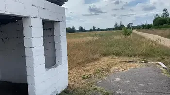 beautiful girl l wants sex on bus station