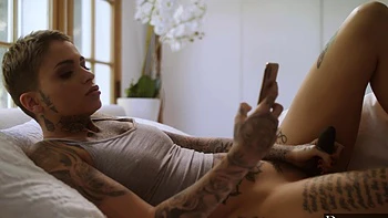 Rob Piper makes love with tattooed Leigh Raven