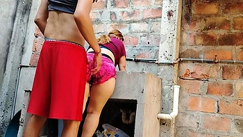 Risky Sex In My Neighbors Yard Outdoors. The Condom Breaks And I End Up Inside Her!