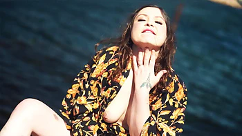 Aurora, 39, offers a sequel to her adventures... - Jacquie et Michel TV