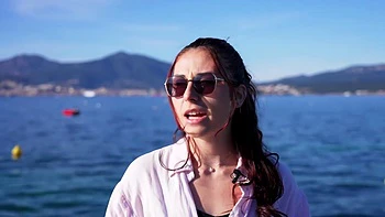 As delighted as she is excited, Alicia, 43, takes on two men! - Jacquie et Michel TV