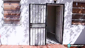 18-25 Xxx With Promiscuous From - Avi Love