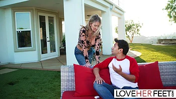 Feet Goddess Gigi Dior Banged Outdoors After Feet Worshipping