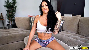 Curvy Lilith's Debut