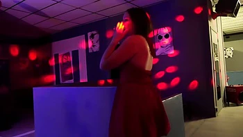 Oletsha packs quite a punch! - Jacquie et Michel TV