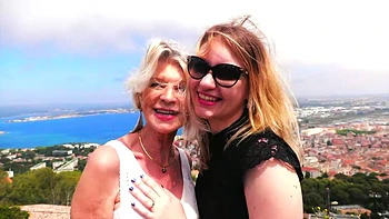 Lily, a shower and to bed! - Jacquie et Michel TV