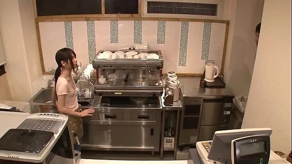 https://bit.ly/3AdQvnF まさかノーブラ!?貧乳美人店員がコリコリに勃った乳首に気付かず働く姿に興奮してしまい… 2 貧乳のくせに胸元の開いた格好の店員。しかし彼女の胸の先端にはポッチが2つ!もう男の目には彼女しか映らない…【パート3】