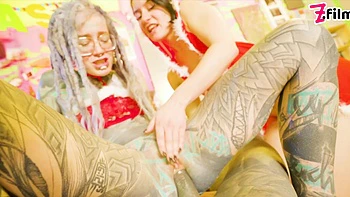 Happy Xmas with Anuskatzz, Flora, & Lily