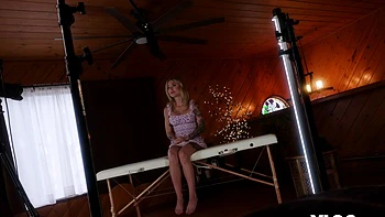 Inked Babe Receives Pussy Massage