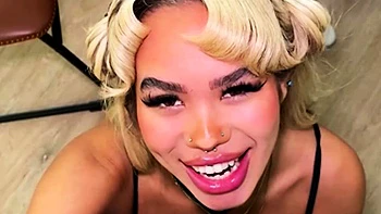 Blonde Bombshell Luna Luxe Enjoys Playing With The Dick