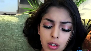 Brunette slut gives a great pov amateur blowjob