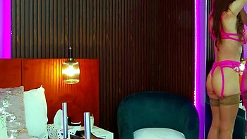 Chubby amateur babe spreads legs and masturbates