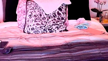 Amateur hottie solo masturbation