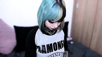 Hot amateur webcam teen masturbates for their fans