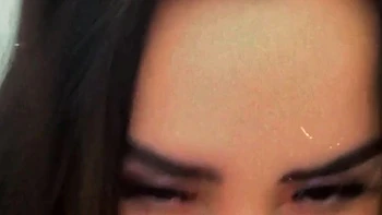 Amateur brunette double toying on webcam