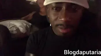 Casal inventa de foder dentro do carro do casal porra loka e acabo dando merda.: