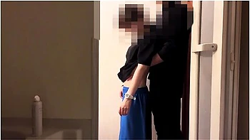 ハスケの部活帰りの18歳jk汗臭いまま洗面台の前て生ハメ中出し髪の毛をひっはられなからハック挿入さっきまて練習してたのにsmおもちゃて全身拘束結局またトロッと生中出し