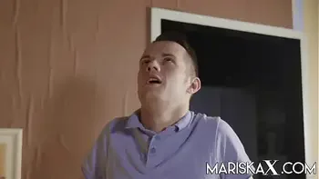 MARISKA Busty babes Lyne and Susi share two cocks