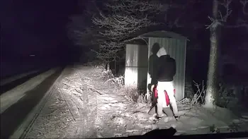 Przyjaciel męża rucha mnie przy drodze odwożąc do domu