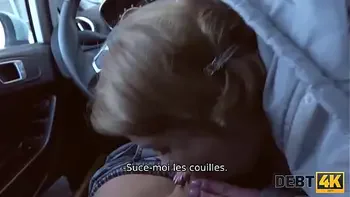 DEBT4k. Un jeune débiteur au visage mignon pense que le sexe vaut mieux que la peine