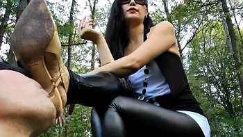 Lesbians hardcore licking pussies